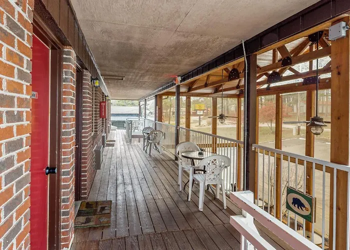 The Lookout Lodge