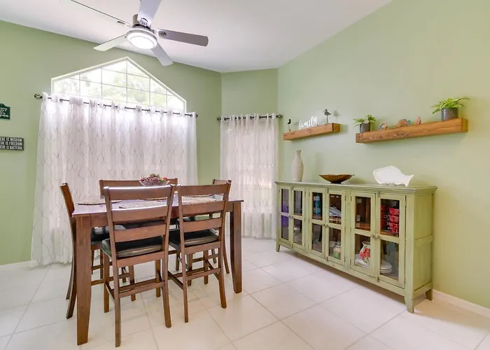 Lanai & Grill: Sunny Home Near Rainbow Springs!