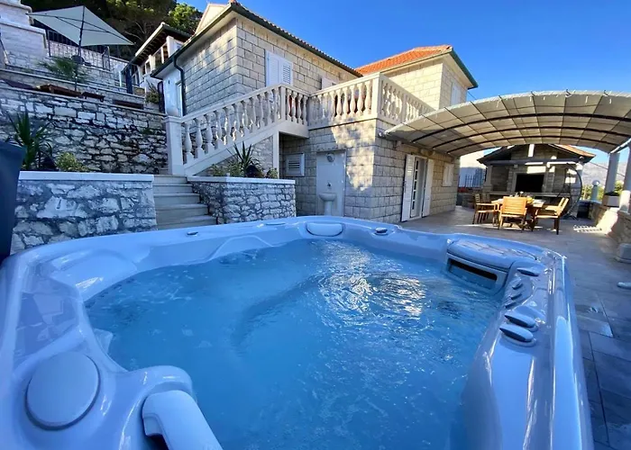 Villa Fjera - Sea View, Hot Tubs, Terrace, Bbq