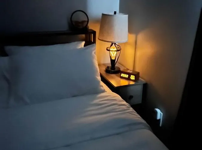 Hometel Premium Guest Suite W/ Private Entrance