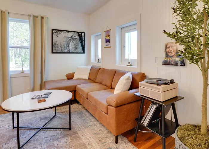 Mid-Century Modern Fayetteville Home Close To Town