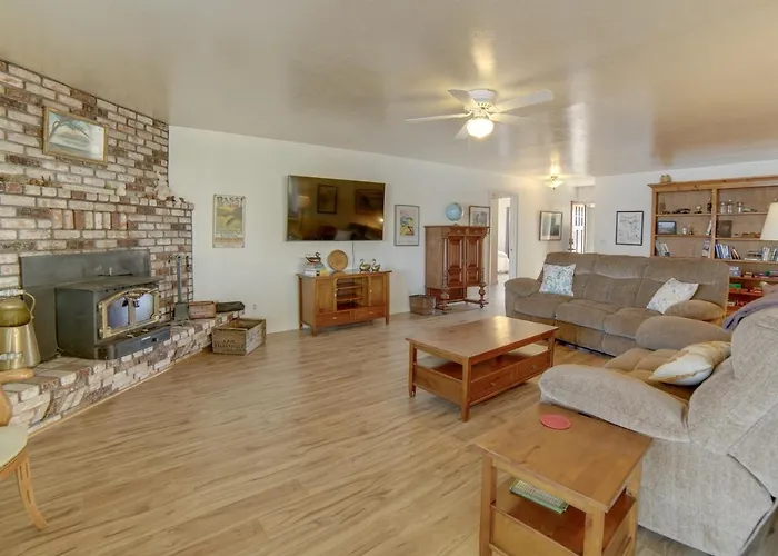 Waterfront Lakeport Rental Home W/ Private Dock!