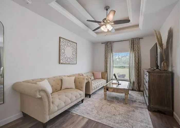 Coastal Haven: Family Home near Florida's Southwest Beaches