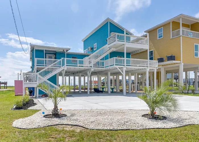 1 Mi To Ocean: Colorful Freeport Beach Rental!