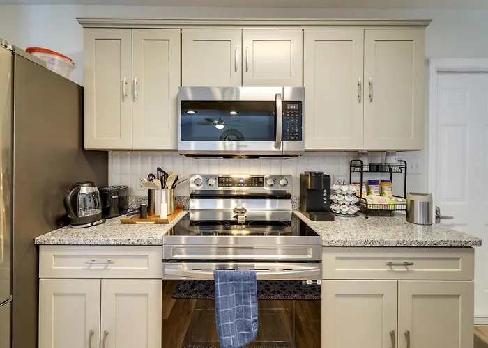Updated Hubert Vacation Rental 5 Mi To Beaches!