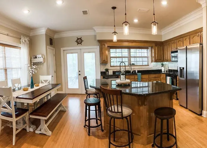 Pet Friendly Tranquil Cottage With Fire-Pit & Hot Tub Minutes To Beaches