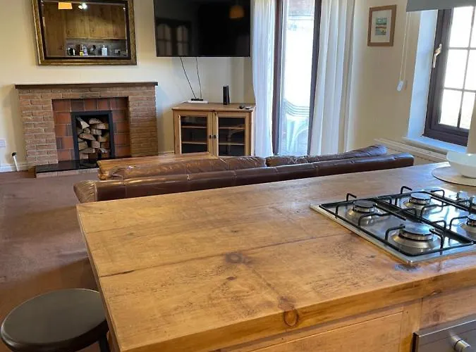 3 Floors, Sleeps 16, 4 Baths, 5 Parking, Bradgate Park, Richard Iii, Leicester