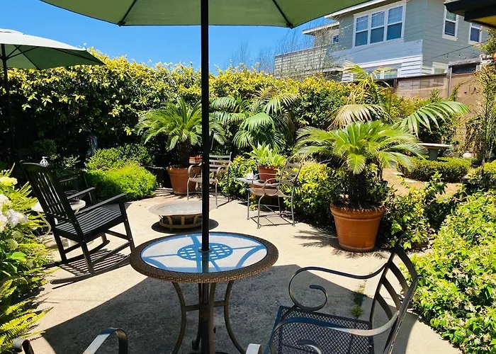 Tropical Retreat Close To Beach