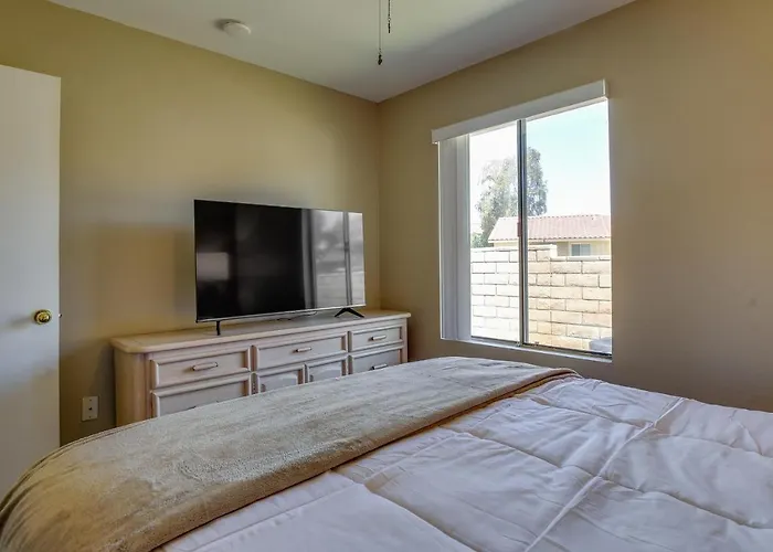 Summer Desert Oasis! Pool, Patio & Fast Wifi