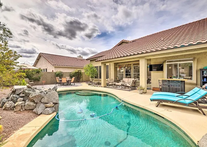 Golf & Unwind Poolside: Cave Creek Group Retreat!