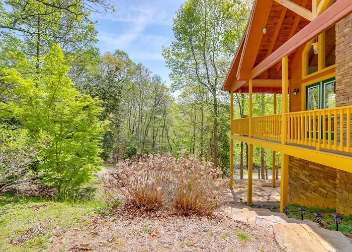 Great For Families! Lavish Hiawassee Cabin