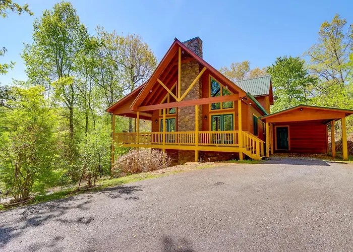 Great For Families! Lavish Hiawassee Cabin