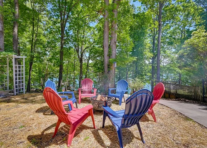 Game Room & Deep Water Lake Hartwell Group Retreat
