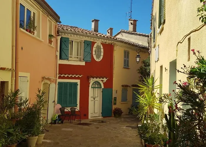 L'Odyssée Provençale: Charming Duplex with Medieval Village Views