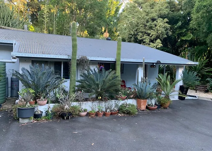 Ancient Gardens Guesthouse & Botanical Gardens