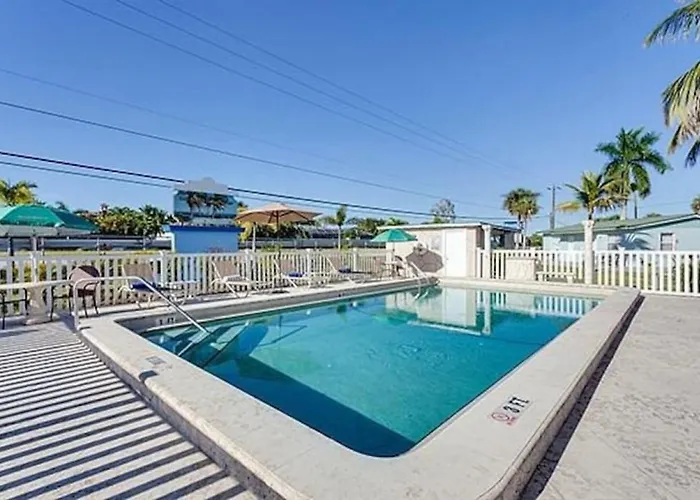 Cottage Bungalow Near Beach! King Bed With Pool & Bbq