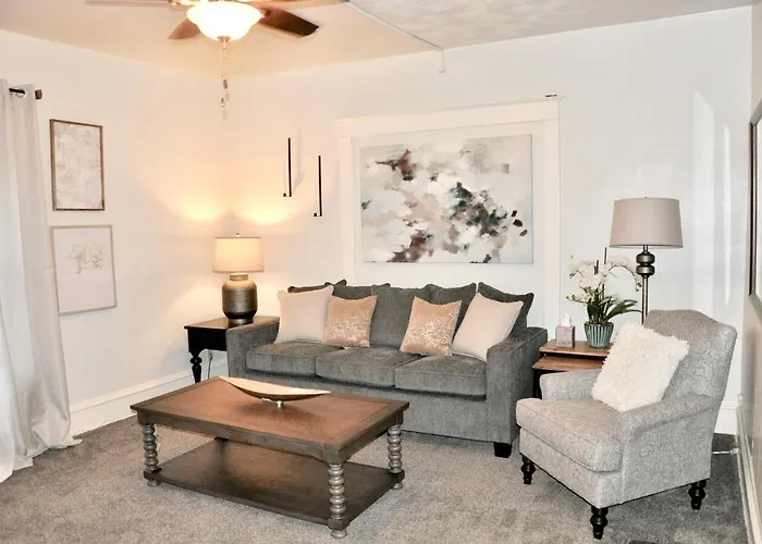 Downtown 1 Bedroom Charmer - Walk, Bike, Enjoy!!