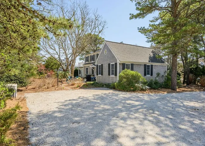 Your Cape Getaway - Beach Plum Cottage