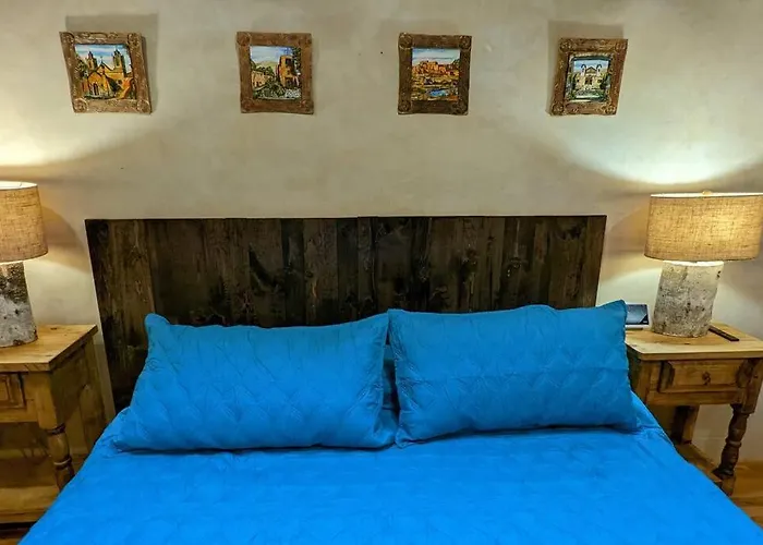Santa Fe Oasis: Cozy Retreat with Hot Tub Near Town Square