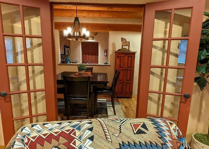 Santa Fe Oasis: Cozy Retreat with Hot Tub Near Town Square