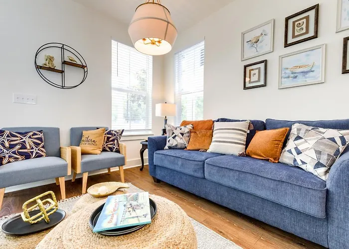 1 Mi To Downtown: Modern Ocean Springs Cottage