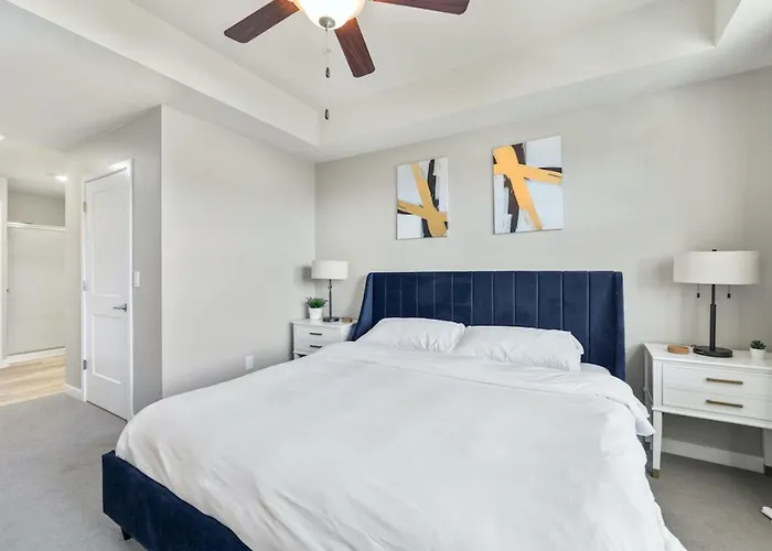 Sparks 2Br Waterfront - Spring Getaway & Rooftop