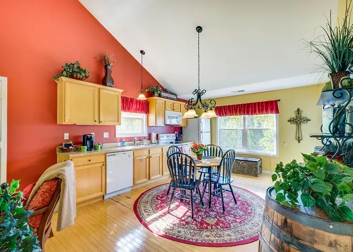Lake-View Kentucky Getaway W/ Resort Amenities!