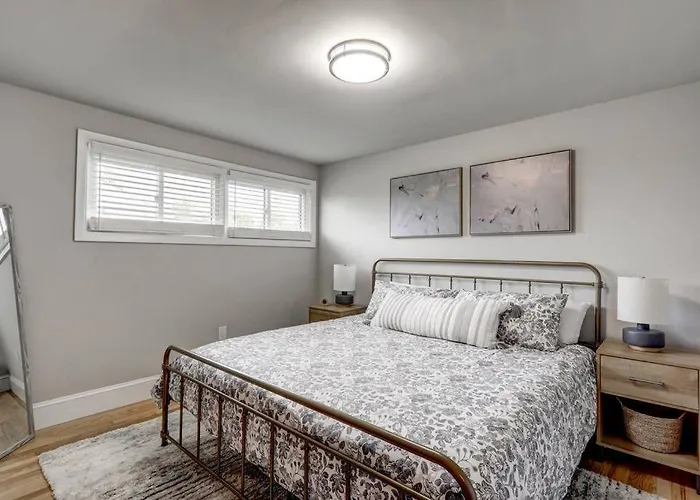 New Cozy Home Near Outlets & Amish Country