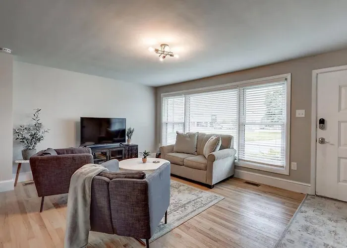 New Cozy Home Near Outlets & Amish Country