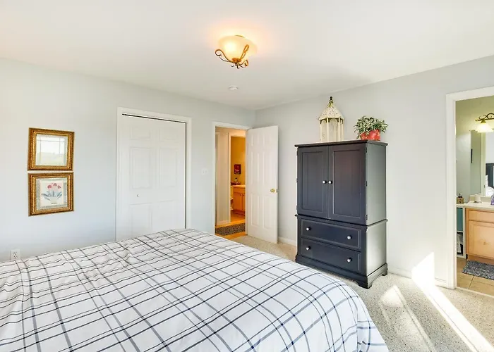 Cozy Cottage In Taylorsville: Hot Tub & Lake Views
