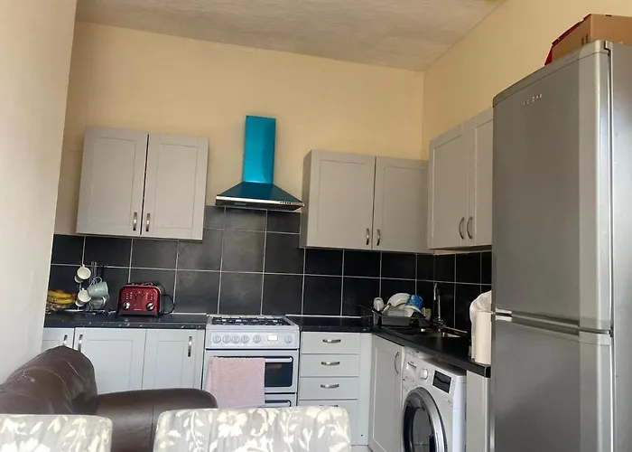 Paradise Apartment- Female Only