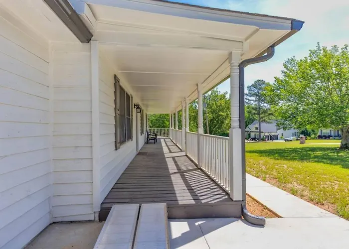 Sleeps 8, Lake Lanier Hidden Gem