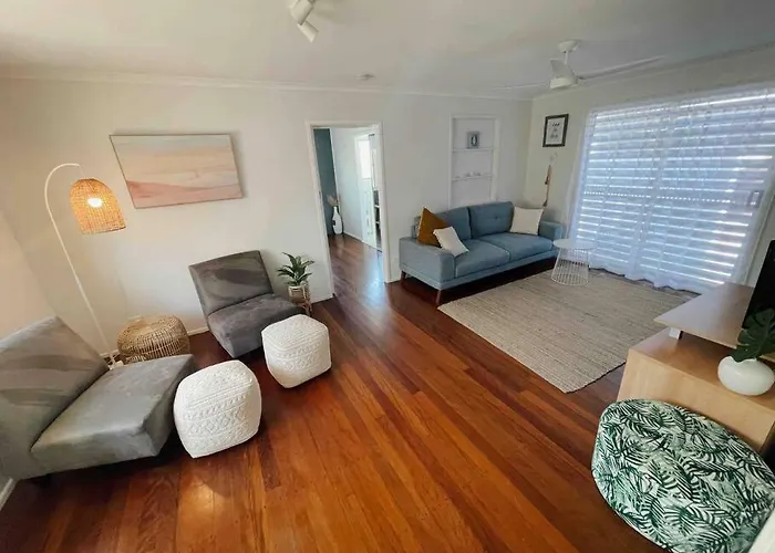 Beach House @ Moffat