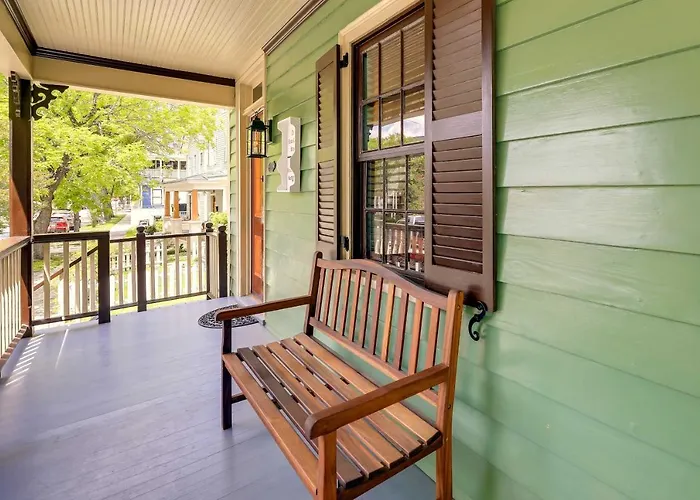 Victorian Vacation Rental Apt In Downtown New Bern