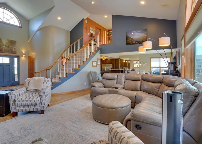 Expansive Retreat On 5 Acres In Shakopee!