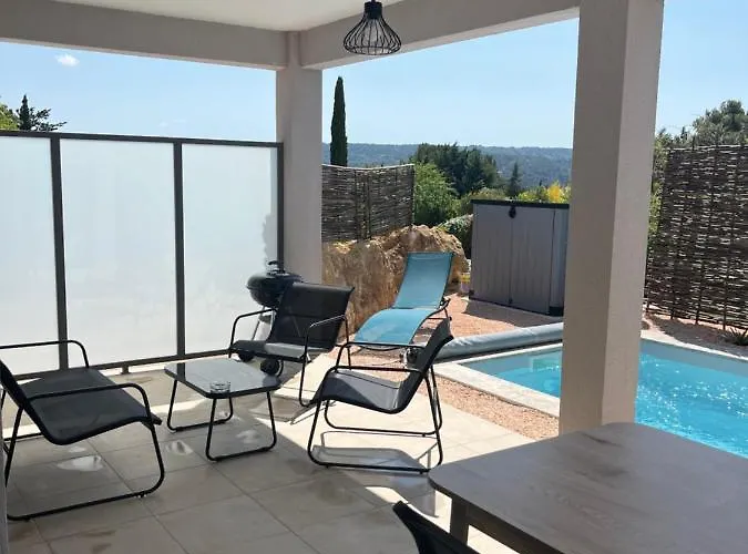 Les jardins de la Gravière à 5 mn de Lourmarin avec piscine privée