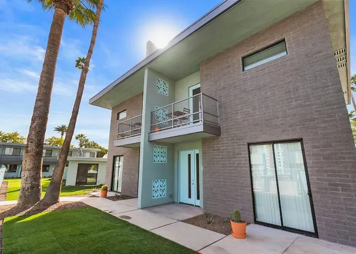 Large Studio Rooftop & Poolside - Walk To Old Town