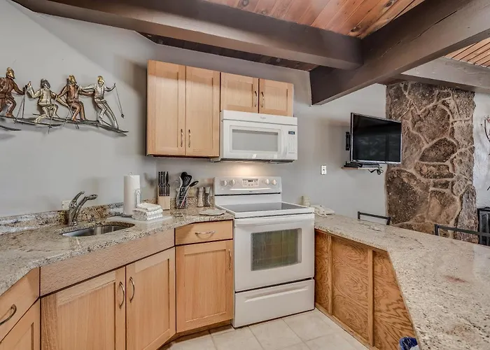 Laurelwood Condominiums 115