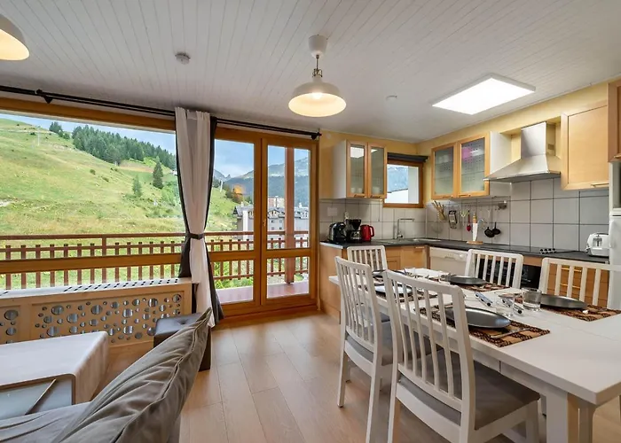 Appartement moderne avec balcon, wifi, accès pistes à Courchevel - FR-1-563-84