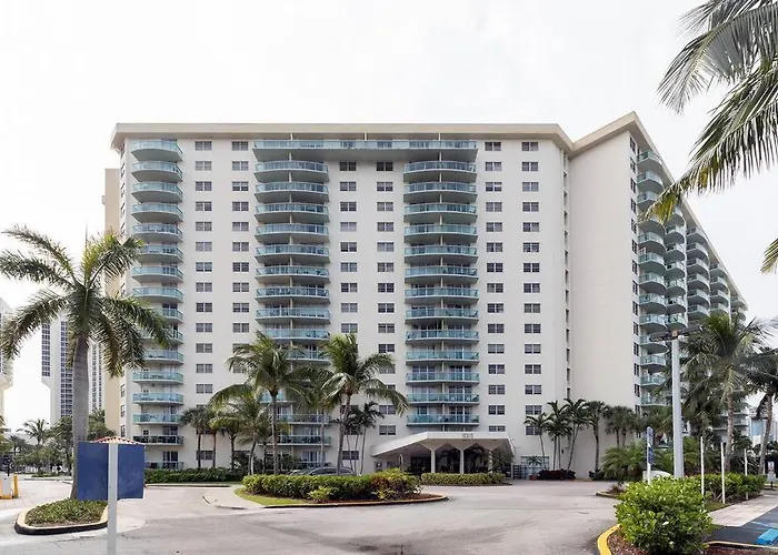 Stunning&Spacious Resort-Style Condo Across From Beach!