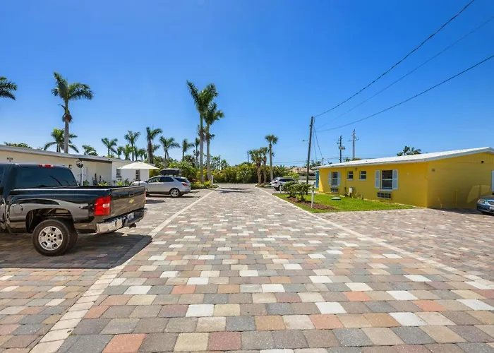 2 Bed Cottage With Pool, Close To Beach! Bbq Grills & Patio