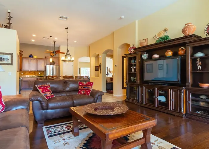 Oasis Villa With Pool, Putting Green & Pool Table
