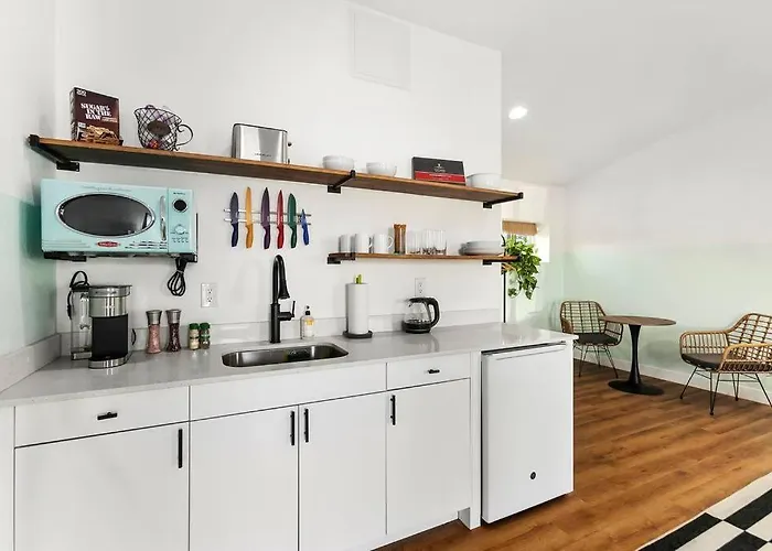 Mokuauia Studio Suite.Nui