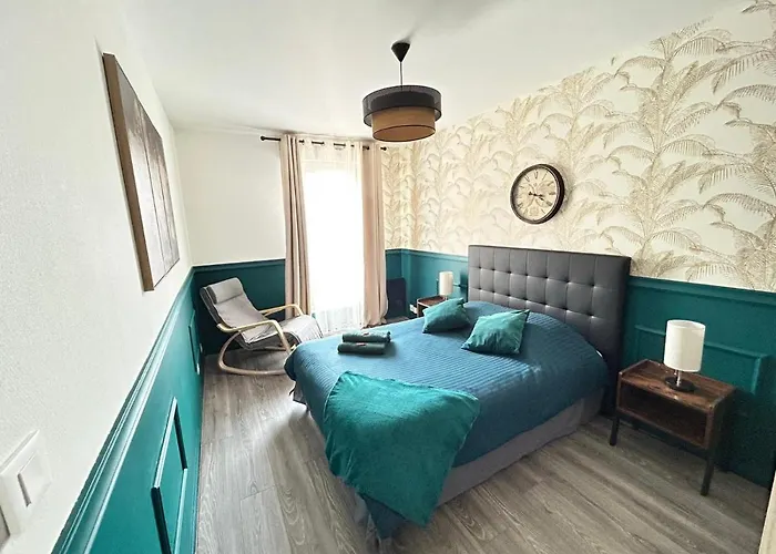 Spacieux Duplex Seine: Quayside Comfort with Parking