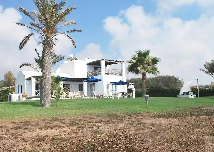 Sea Front Villa, Heated Private Pool, Amazing Location Paphos 323