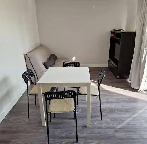 Appartement 2 Pieces Renove Avec Acces Piscine