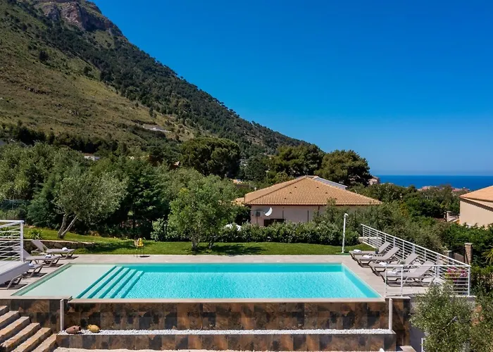 Villa Maria Con Piscina E Vista Mare - Camere In Villa