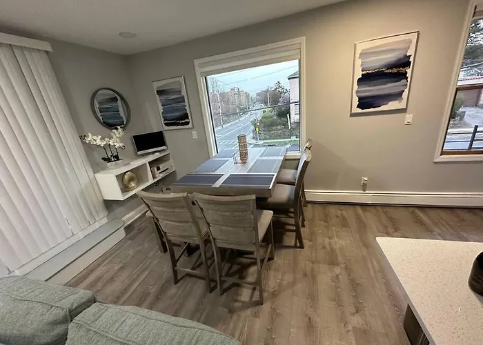 Sleek 1 Bedroom Apartment Plus Balcony 30 Mins To Nyc