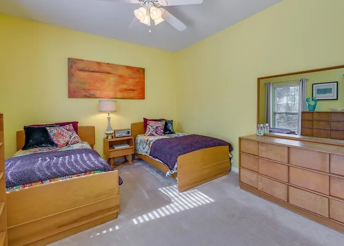 North Bentonville Vacation Rental Near Bike Trails