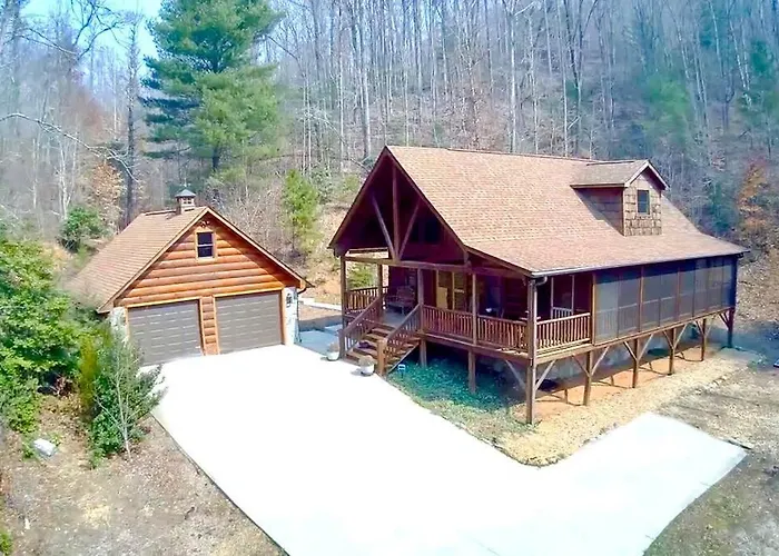 Fully Stocked Cabin Retreat W/ Game Room & Pond!